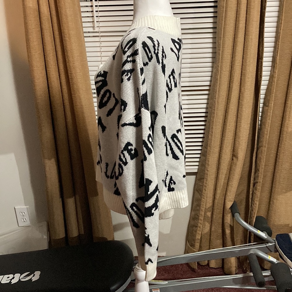 Madden NYC Love Sweater NEW WITH TAGS - Picture 4 of 6